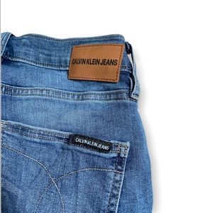 Beautiful Calvin Klein high rise jeans . Like new 😍😍